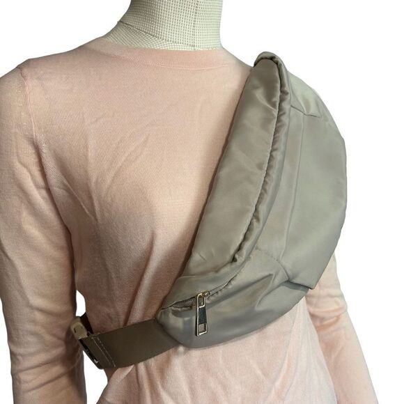 2/$30 A New Day Champagne Belt Bag Fanny Pack with Gold Hardware - Picture 3 of 12